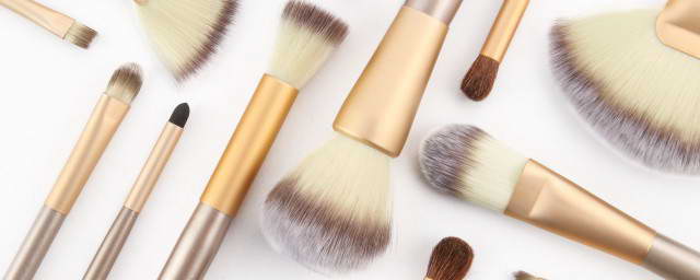 市政务服务中心推出便民措施提升企业办事效率